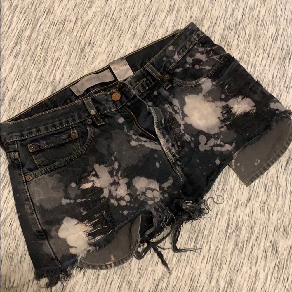 Distressed Bleach Dyed Levi’s 527 Shorts W31